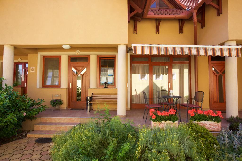 Royal Apartman ไฮจ์ดุสโซบอสโล ภายนอก รูปภาพ