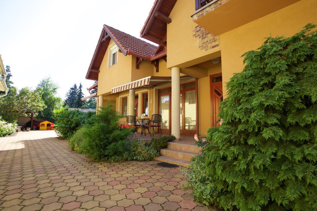 Royal Apartman ไฮจ์ดุสโซบอสโล ภายนอก รูปภาพ