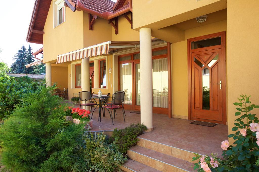 Royal Apartman ไฮจ์ดุสโซบอสโล ภายนอก รูปภาพ