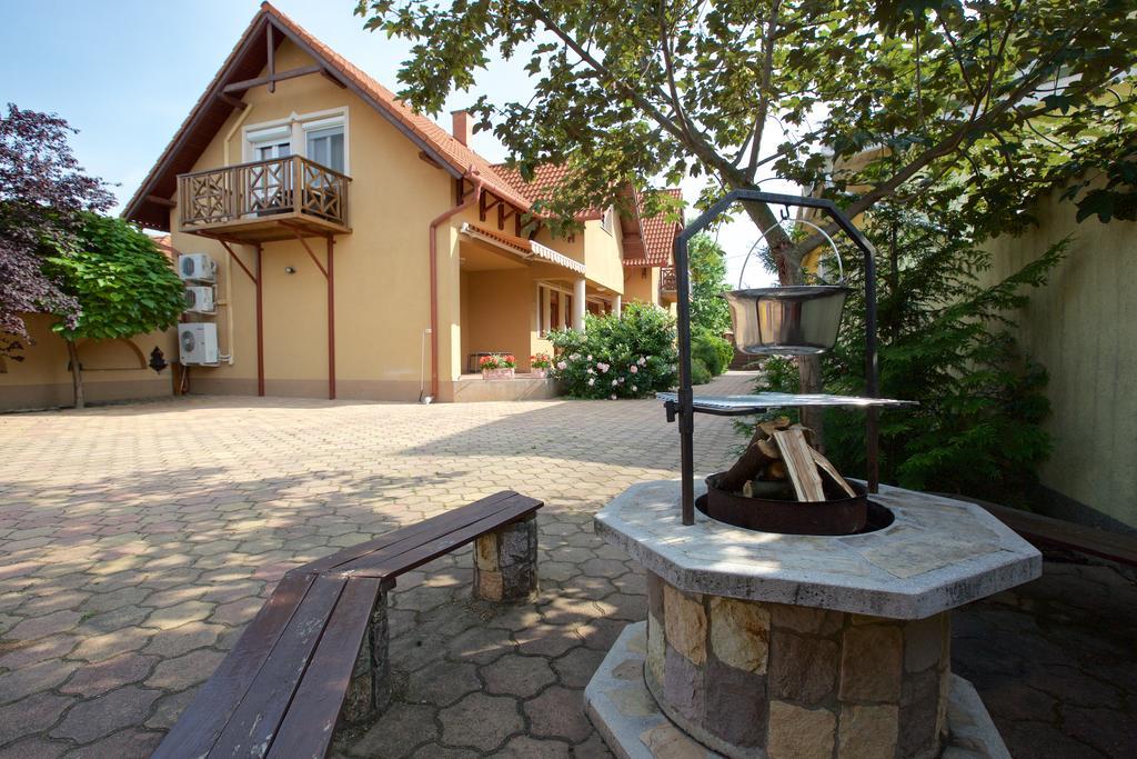 Royal Apartman ไฮจ์ดุสโซบอสโล ภายนอก รูปภาพ